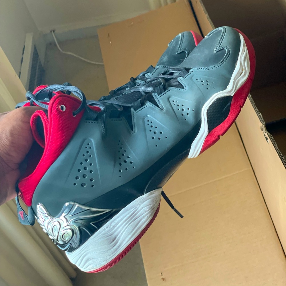 M10 Carmelo Anthonys. Never wore em.